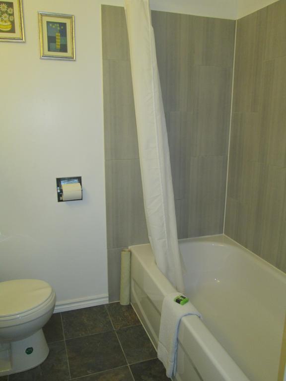 Temiskaming Shores Edgewater Motel And Campground חדר תמונה