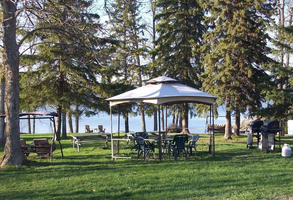 Temiskaming Shores Edgewater Motel And Campground מראה חיצוני תמונה