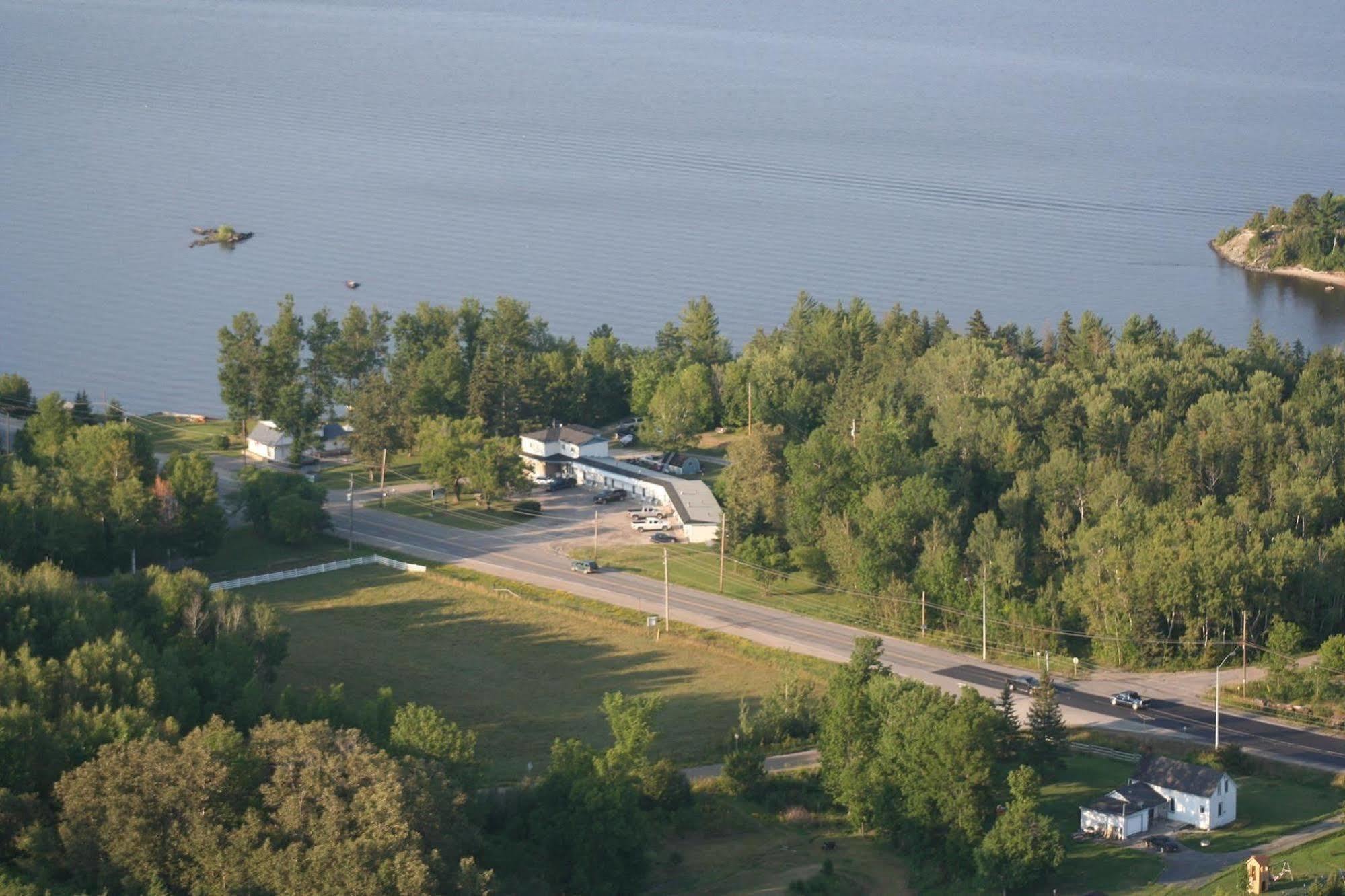 Temiskaming Shores Edgewater Motel And Campground מראה חיצוני תמונה